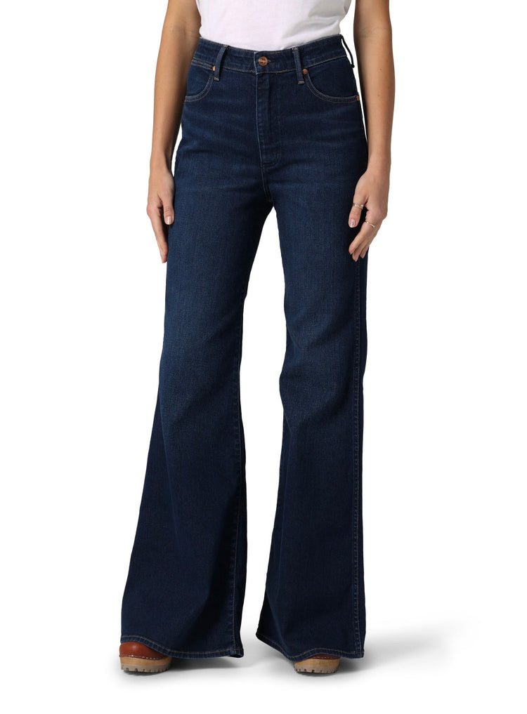 Wrangler Wanderer 622 Dark Wash Flare Jeans Western fashion styling