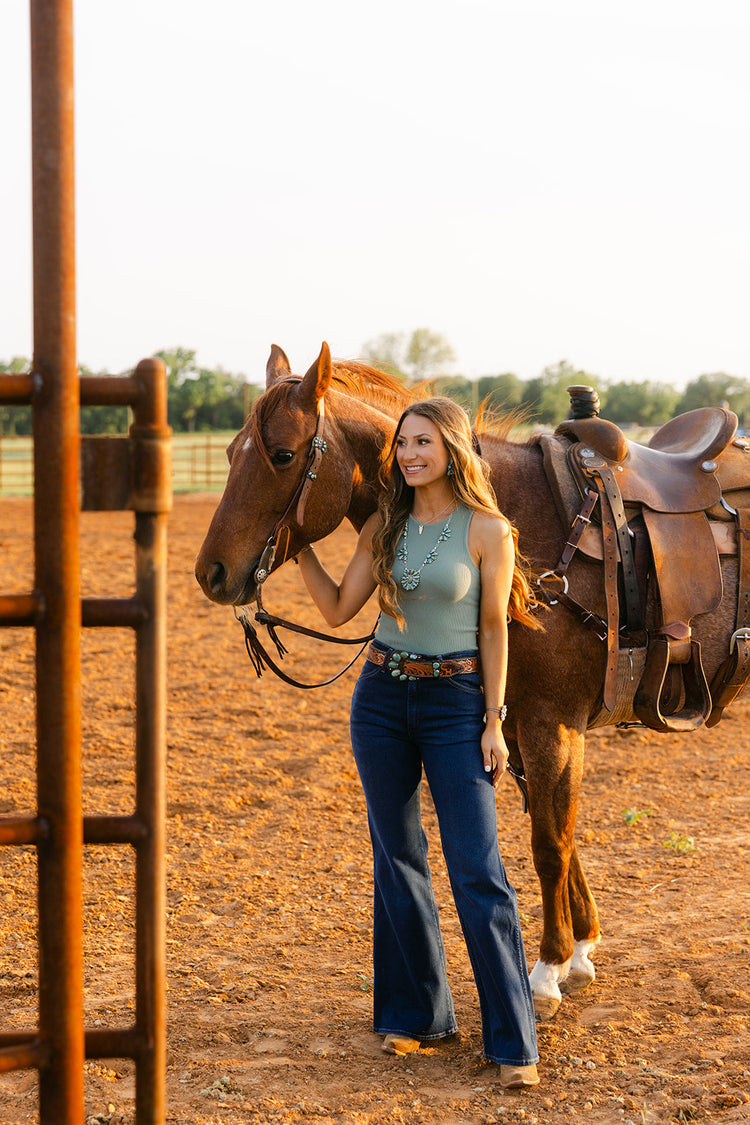 Wrangler Wanderer 622 Dark Wash Flare Jeans outfit inspiration